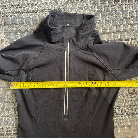 Lululemon Ladies Black Half Zip Pullover Jacket, Sweatshirt in Black, Size 6 - Picture 7 of 13